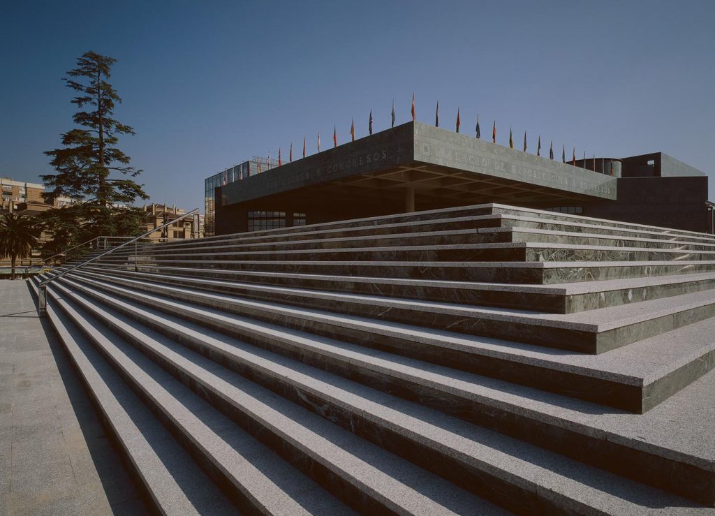 Fachada lateral del Palacio de Congresos de Granada